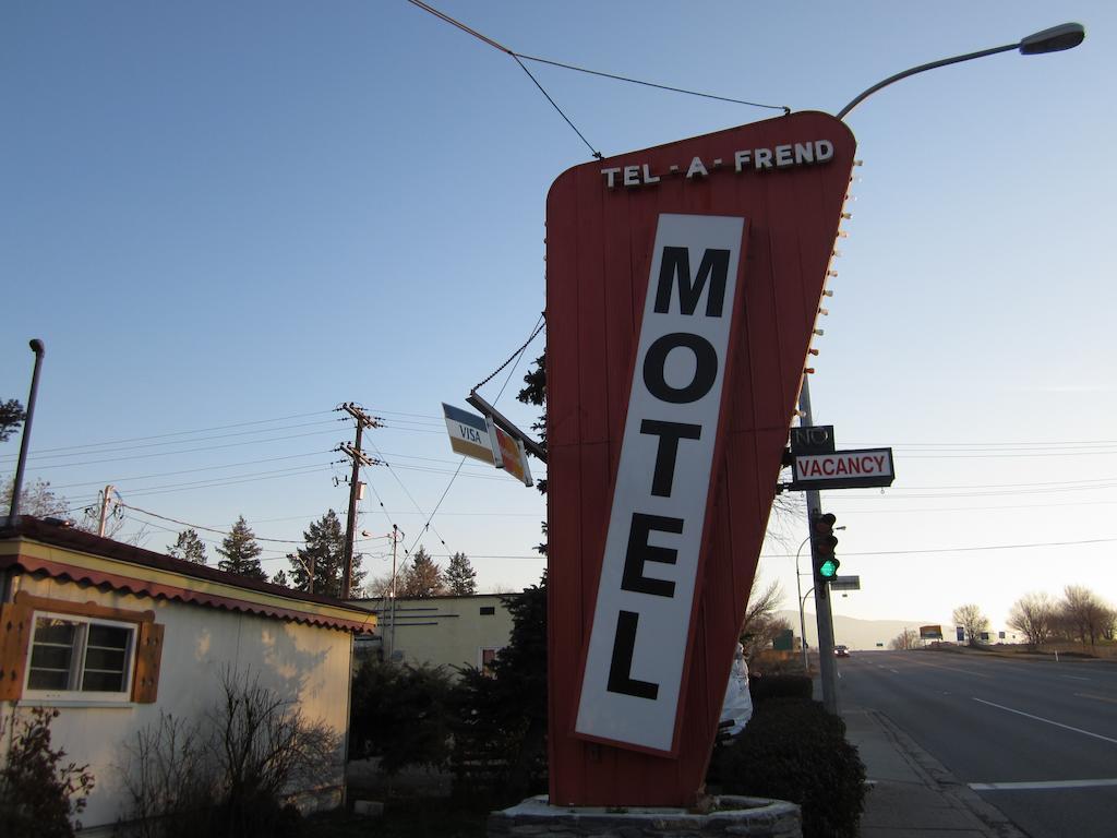 Tel-A-Friend Motel Vernon Exterior photo