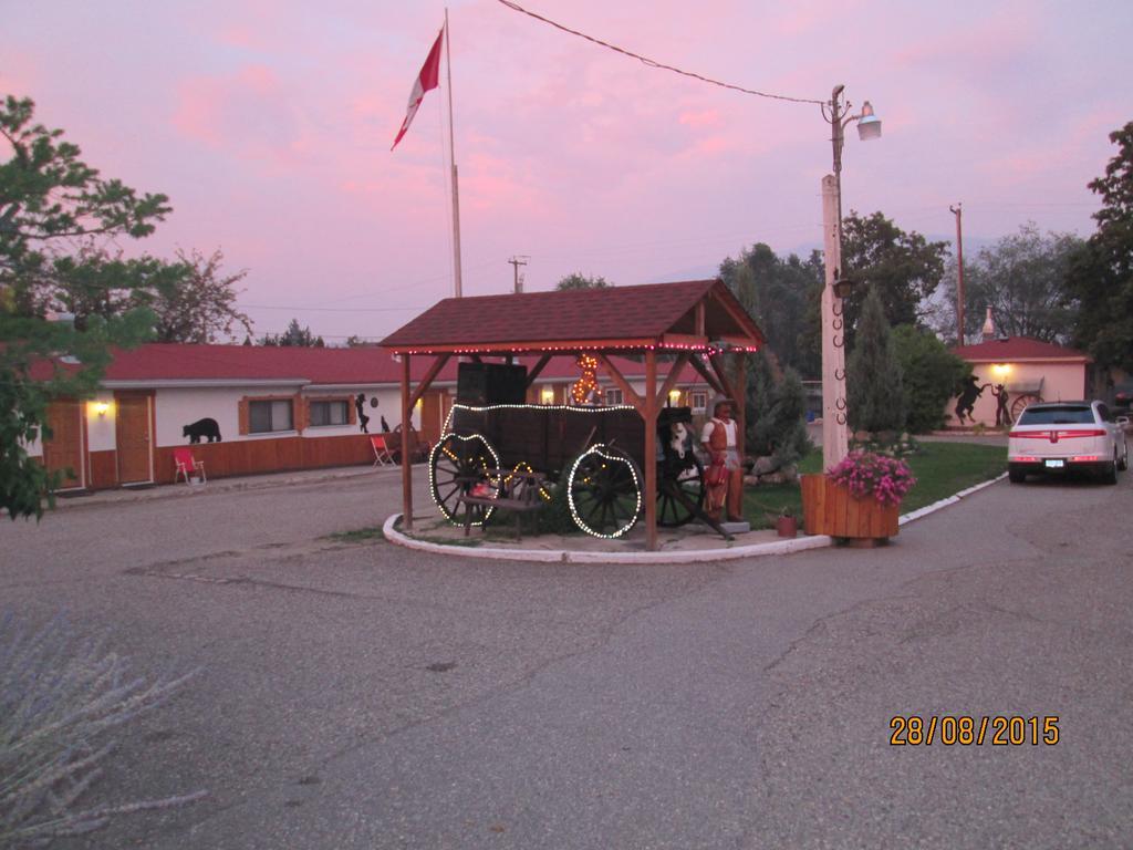 Tel-A-Friend Motel Vernon Exterior photo