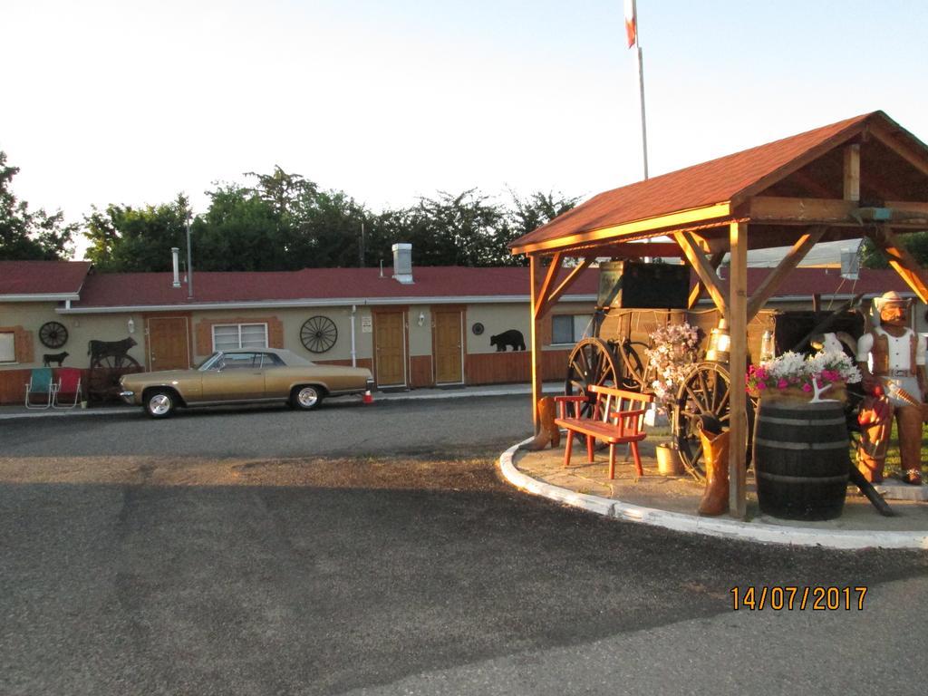 Tel-A-Friend Motel Vernon Exterior photo